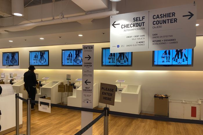 صندوق سلف سرویس RFID تسویه حساب محصول را فوراً انجام می‌دهد